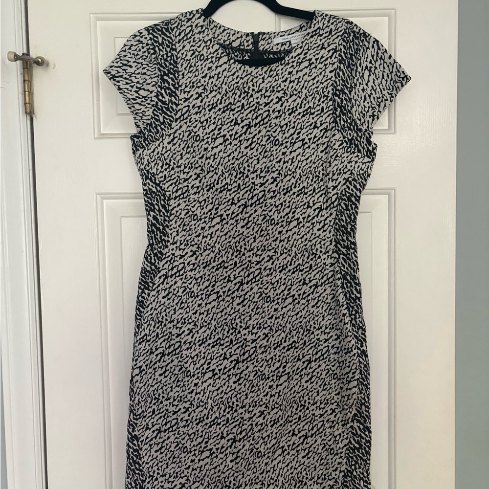 Diane Von Furstenberg Black and White Flutter Sleeve Sheath Dress